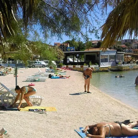 Apartment Mato With Balconies, Garden & The Sea View Seget Vranjica