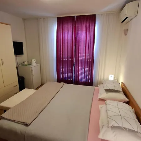 Apartment Mato With Balconies, Garden & The Sea View *