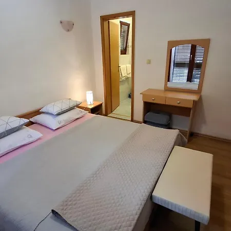 Apartment Mato With Balconies, Garden & The Sea View *