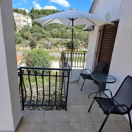 Mato With Balconies, Garden & The Sea View *