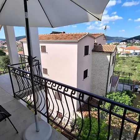 Mato With Balconies, Garden & The Sea View Seget Vranjica