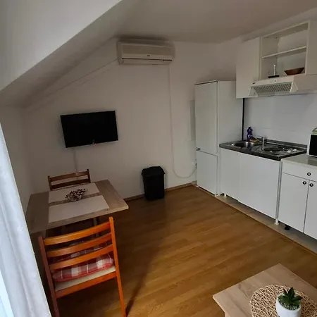 Mato With Balconies, Garden & The Sea View Apartment *