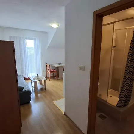 Apartment Mato With Balconies, Garden & The Sea View