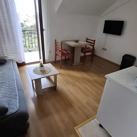 Mato With Balconies, Garden & The Sea View Apartment