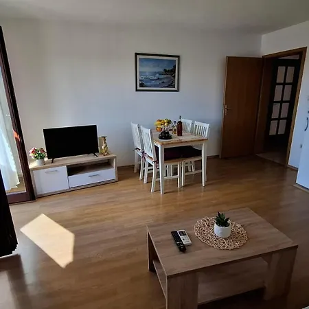 Mato With Balconies, Garden & The Sea View Apartment *