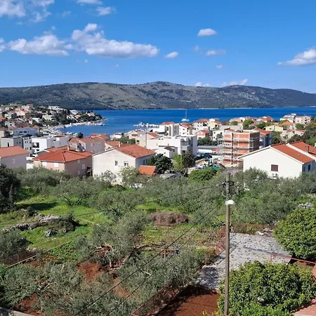 Apartment Mato With Balconies, Garden & The Sea View *