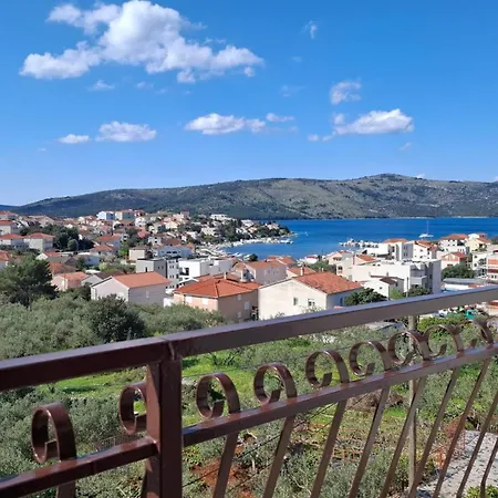 Mato With Balconies, Garden & The Sea View Apartment Seget Vranjica