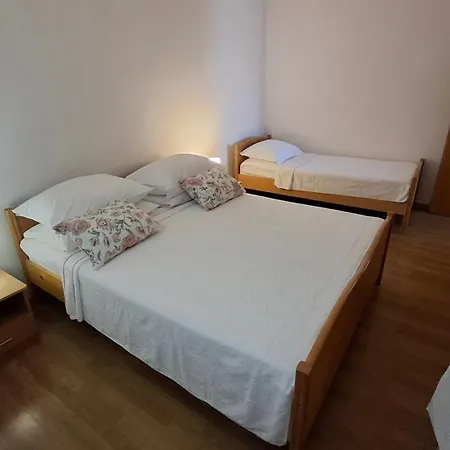 Mato With Balconies, Garden & The Sea View Seget Vranjica